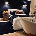 Luxury Romantic Bolt Hole