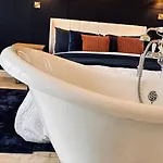 Apartment Luxury Romantic Bolt Hole