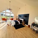 Apartment Luxury Romantic Bolt Hole *