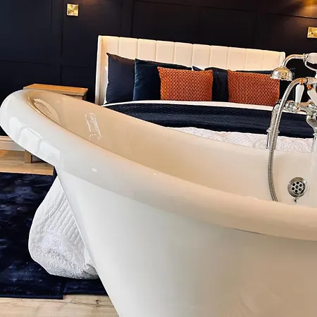 Apartment Luxury Romantic Bolt Hole
