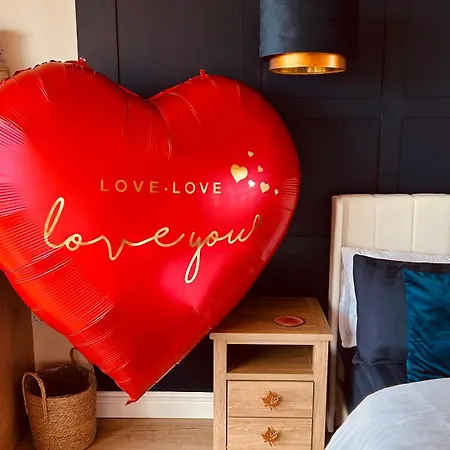 Luxury Romantic Bolt Hole Apartment *