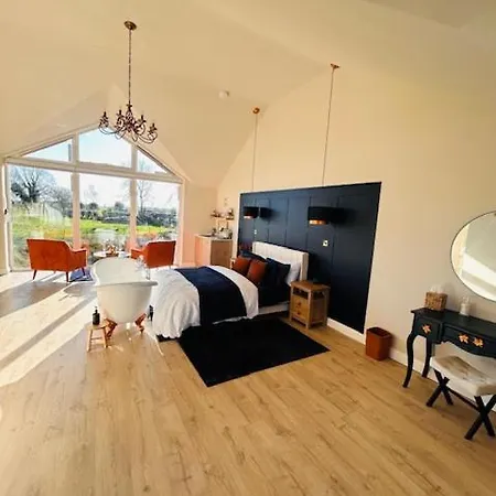 Apartment Luxury Romantic Bolt Hole *